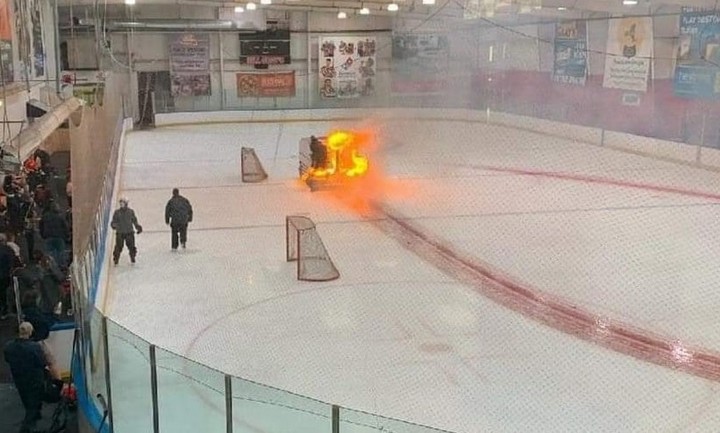 Nechcená ohňová šou v New Yorku. Rolbu zachvátili plamene